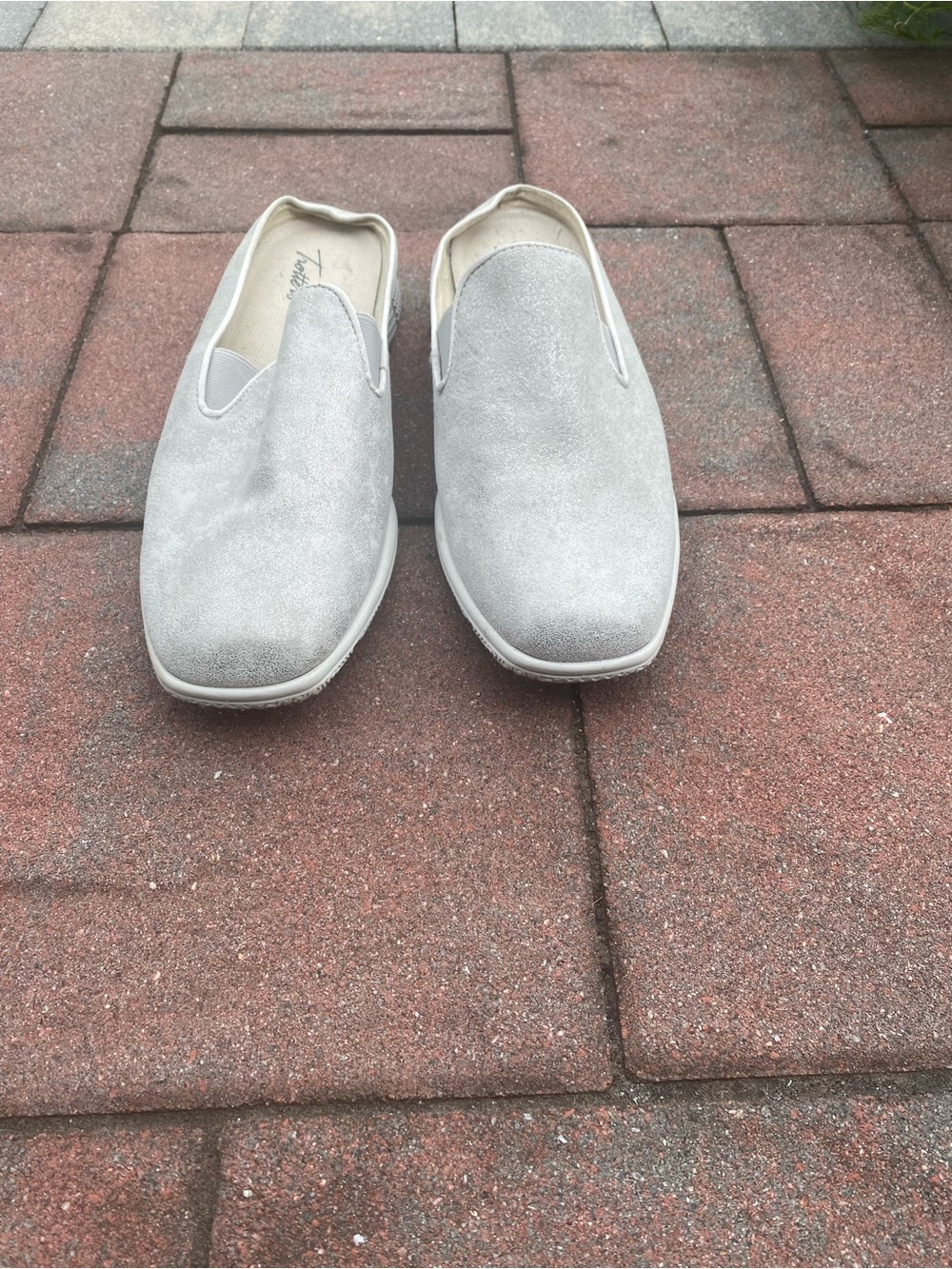 Trotters Women's Slip-On Athletic Shoes in Silver/Light Gray - Picture 2 of 4